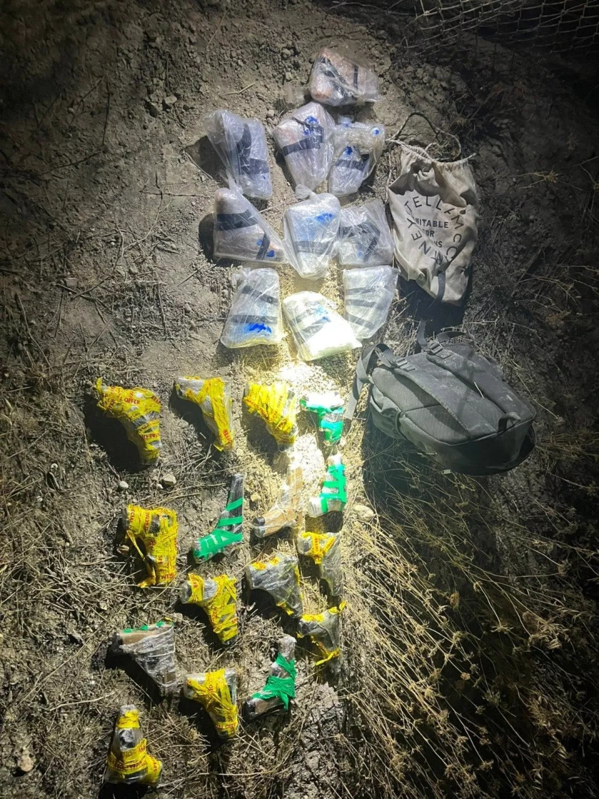 Israeli forces seize 26 pistols in eastern border smuggling bust PHOTO