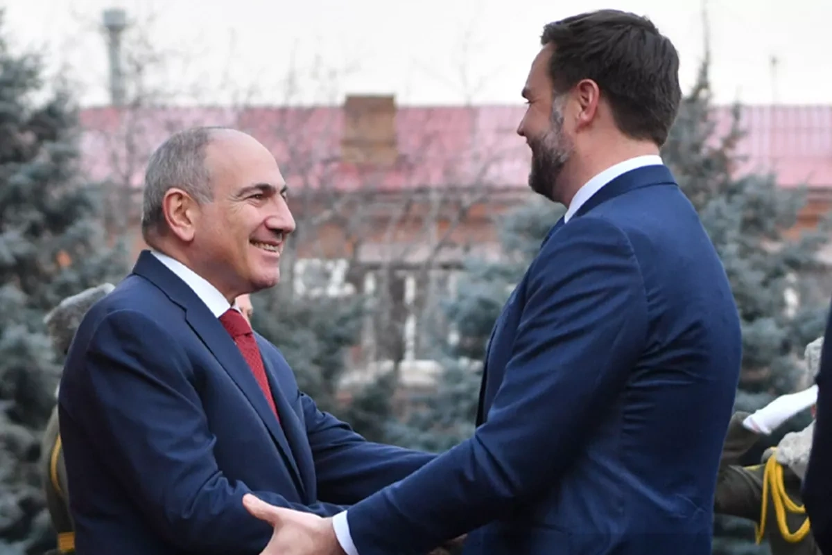 US VP holds private talks with Armenian PM in Yerevan PHOTO