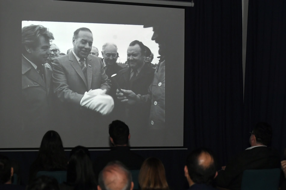 Baku hosts event commemorating National Leader Heydar Aliyev (PHOTO)
