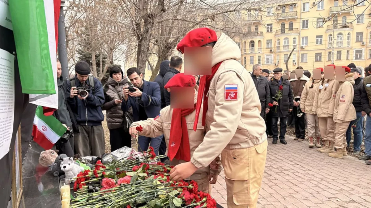 Astrakhan schoolchildren take part in Khamenei tribute