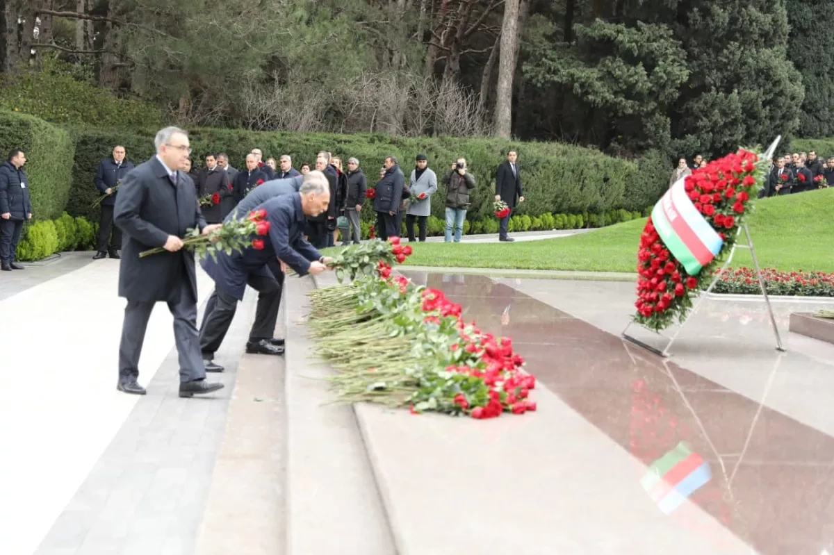 Azerbaijani top officials honour memory of National Leader Heydar Aliyev PHOTO/VIDEO