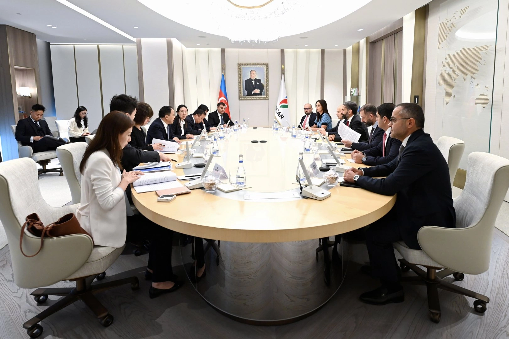 Azerbaijan, China discuss development of energy cooperation (PHOTO)