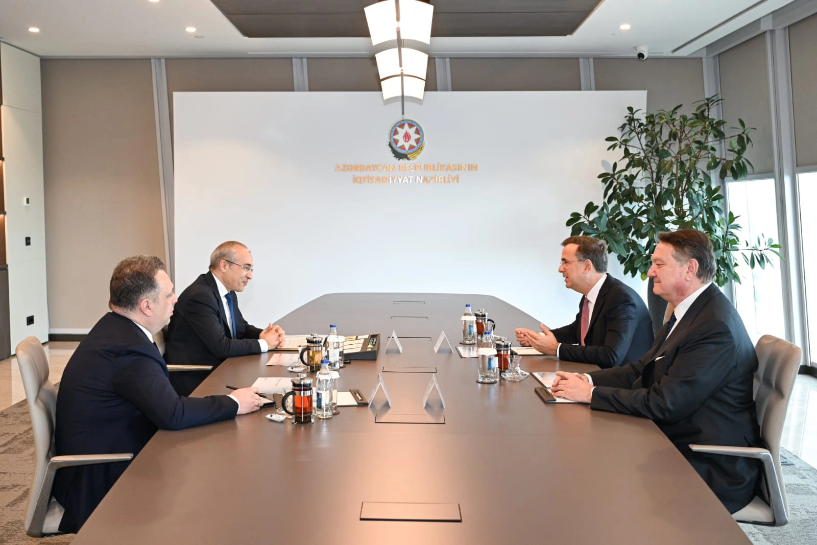 Azerbaijan discusses economic cooperation with Turkish company