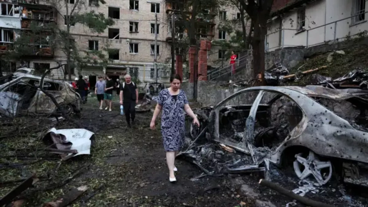 Russia fires more than 30 missiles at Kyiv in major overnight assault