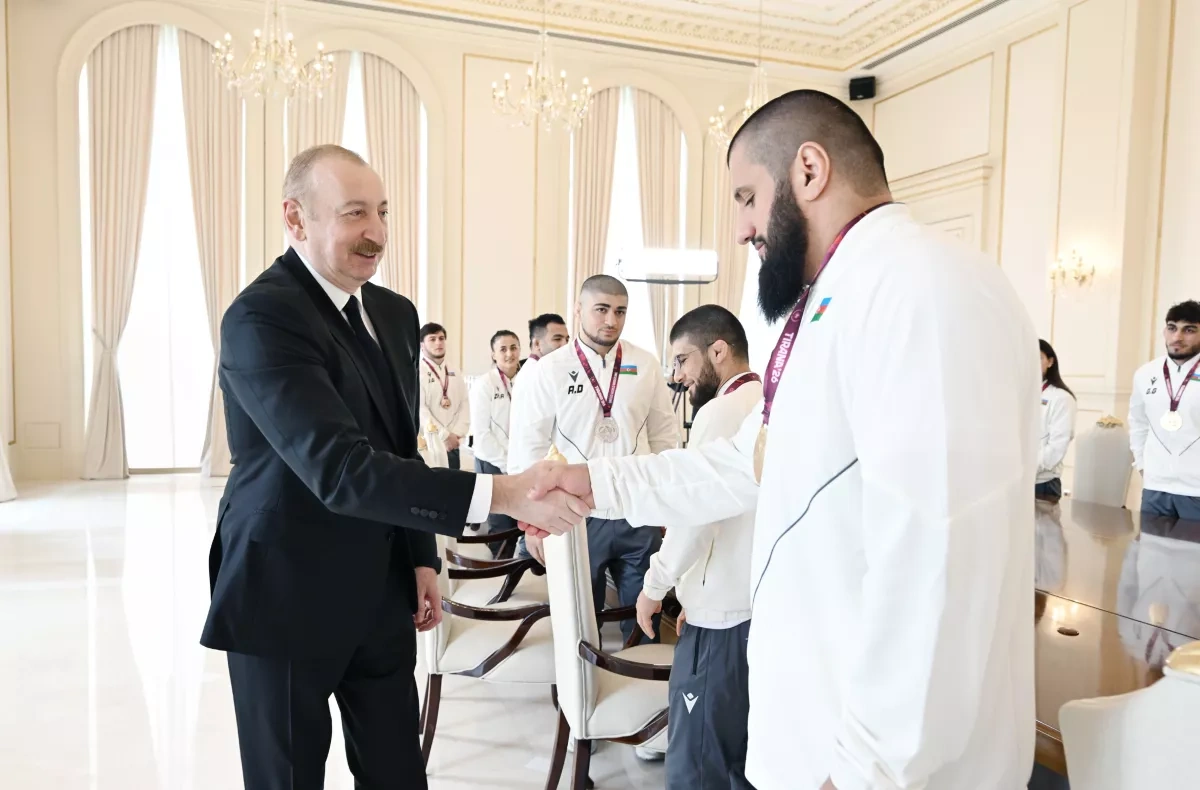 President Aliyev honors national wrestling teams following European Championships PHOTO