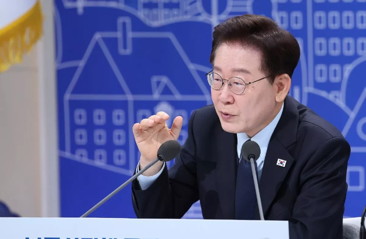 South Korean president cancels summer vacation