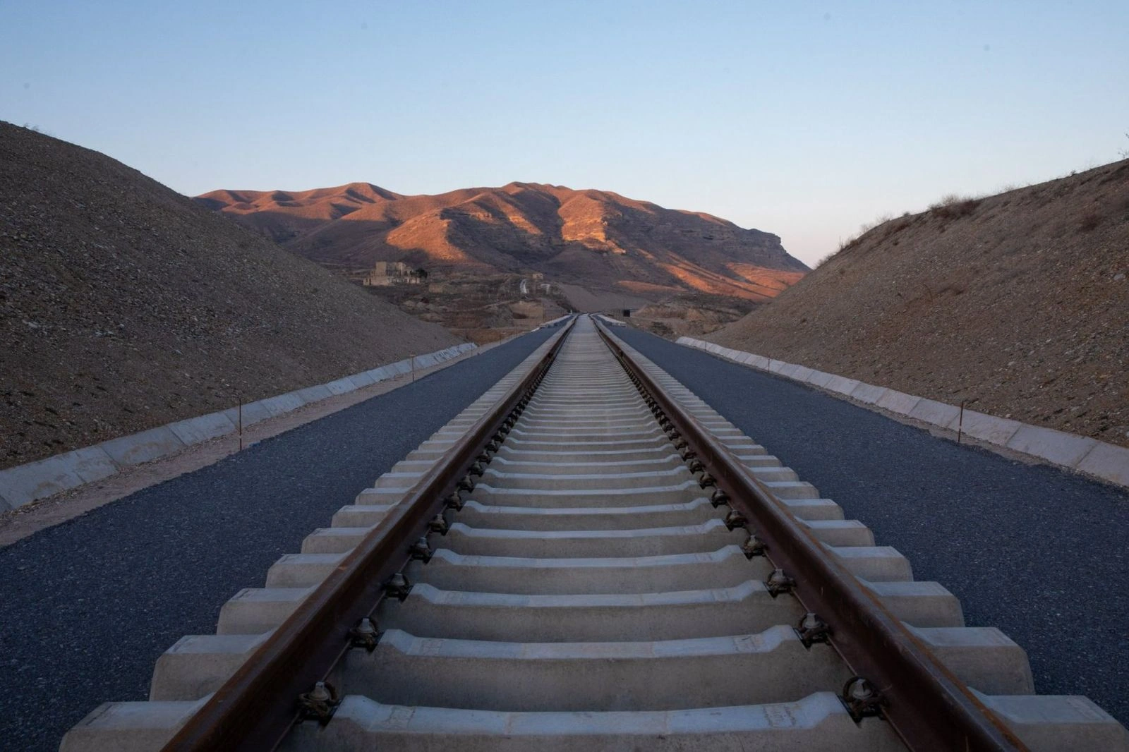 Nakhchivan Railway emerges as new element of EU's trans-Caspian connectivity