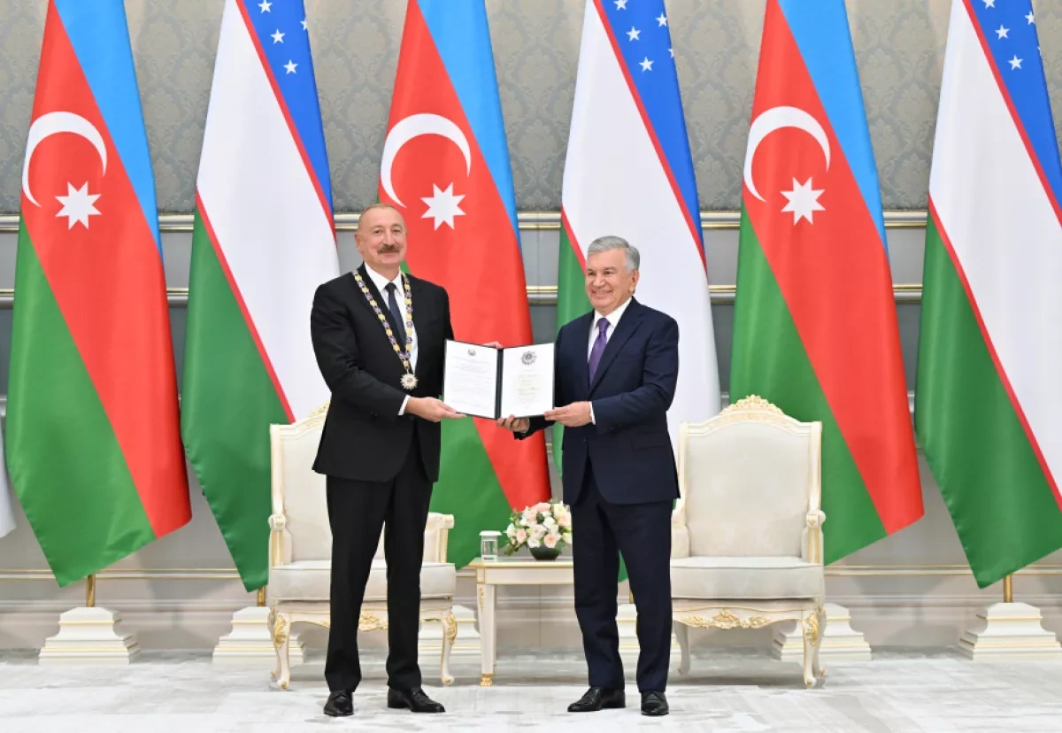 Aliyev and Mirziyoyev exchange highest state honors in Tashkent PHOTO