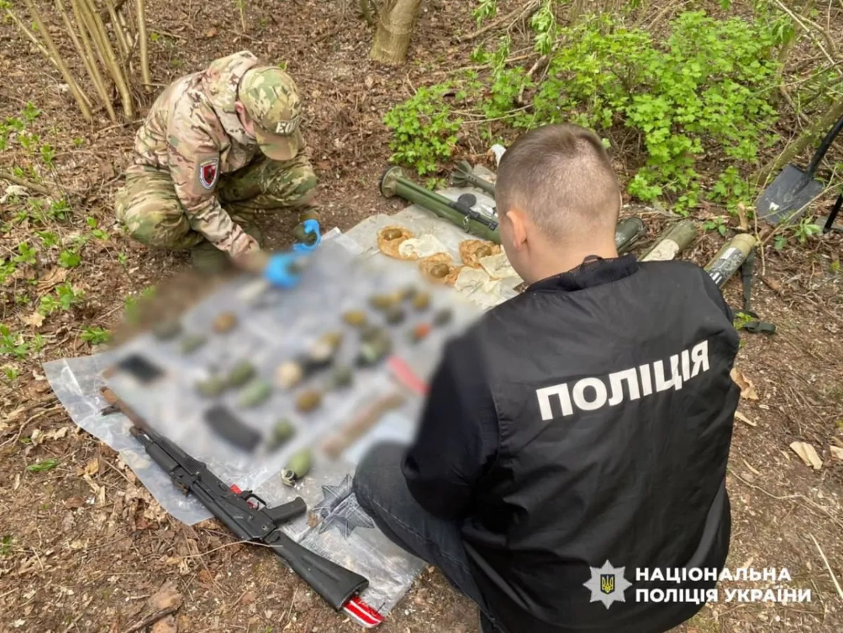 Ukraine police uncover 20 weapons caches in nationwide crackdown Photo