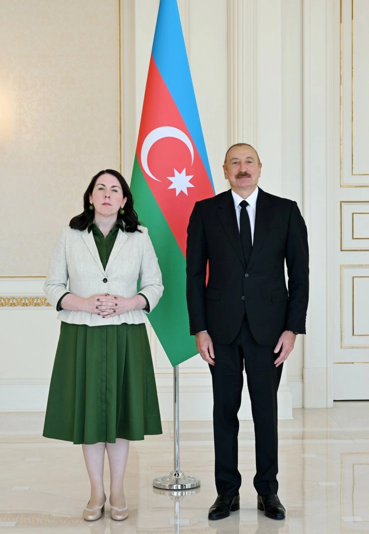 President Ilham Aliyev accepts credentials of Ireland's new ambassador to Azerbaijan (PHOTO)