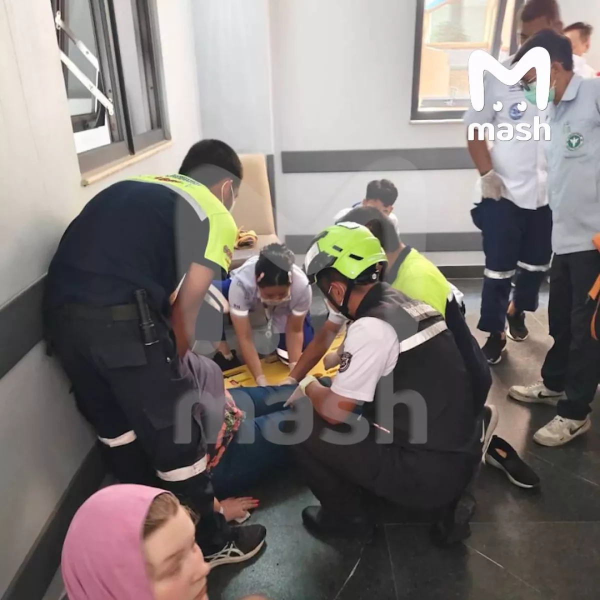 Six Russian tourists injured after elevator falls at Phuket hotel photo