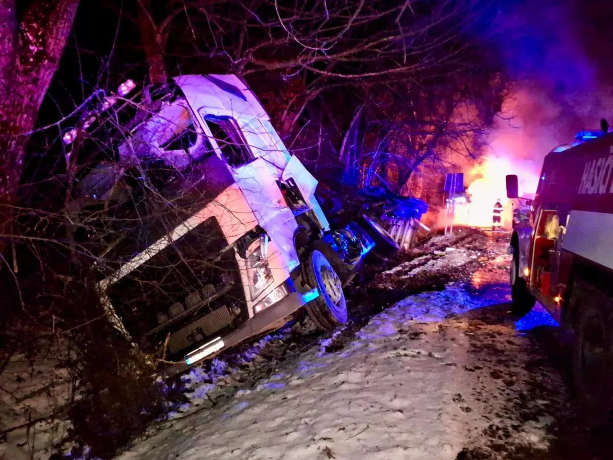 Bus from Kraków to Budapest catches fire after crash in Slovakia, driver dies PHOTO