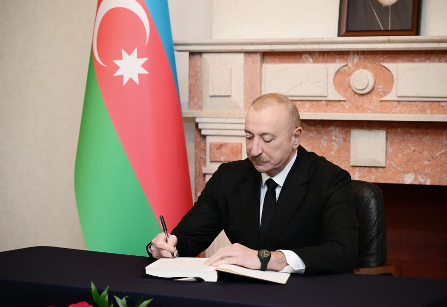 President Ilham Aliyev visits Georgian Embassy in Azerbaijan and offers condolences (PHOTO)
