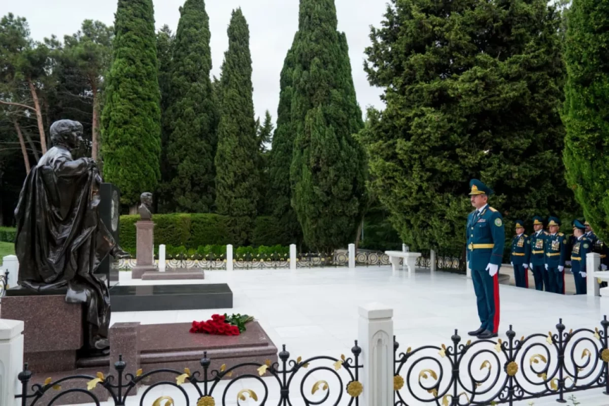 Azerbaijan’s border service leadership honours Heydar Aliyev’s memory PHOTO