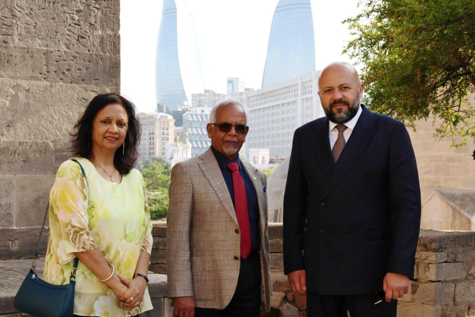 President of Mauritius explores Baku’s historic Icherisheher at WUF13 (PHOTO)