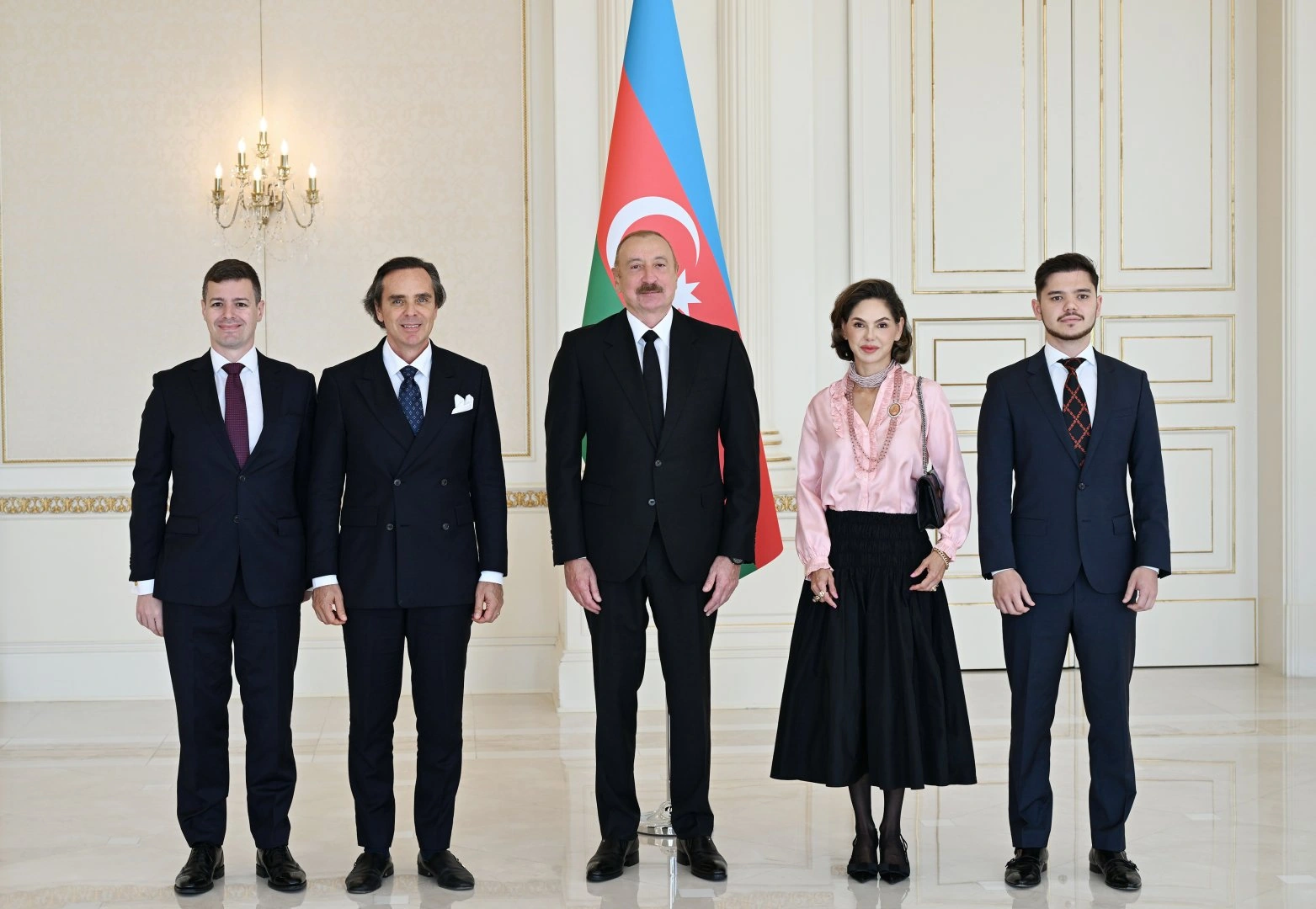 President Ilham Aliyev accepts credentials of Brazil's newly appointed ambassador (PHOTO)