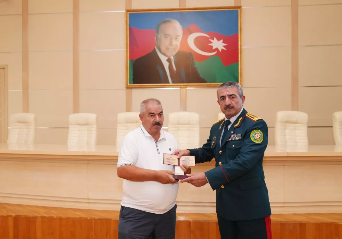 Families of fallen Azerbaijani border guards receive state orders PHOTO