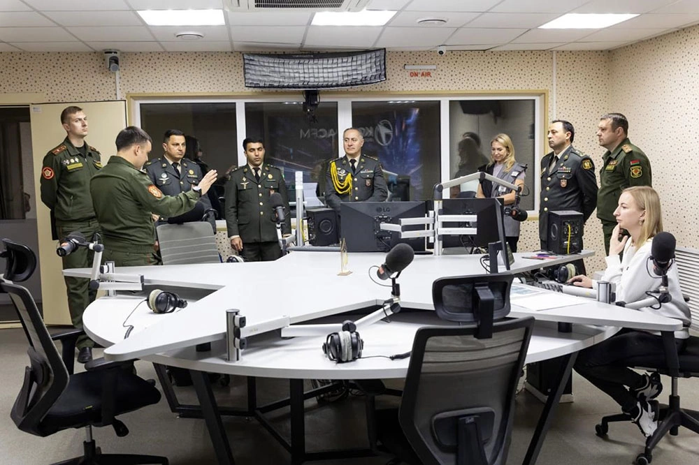 Azerbaijani, Belarusian military information field reps hold key meeting (PHOTO)