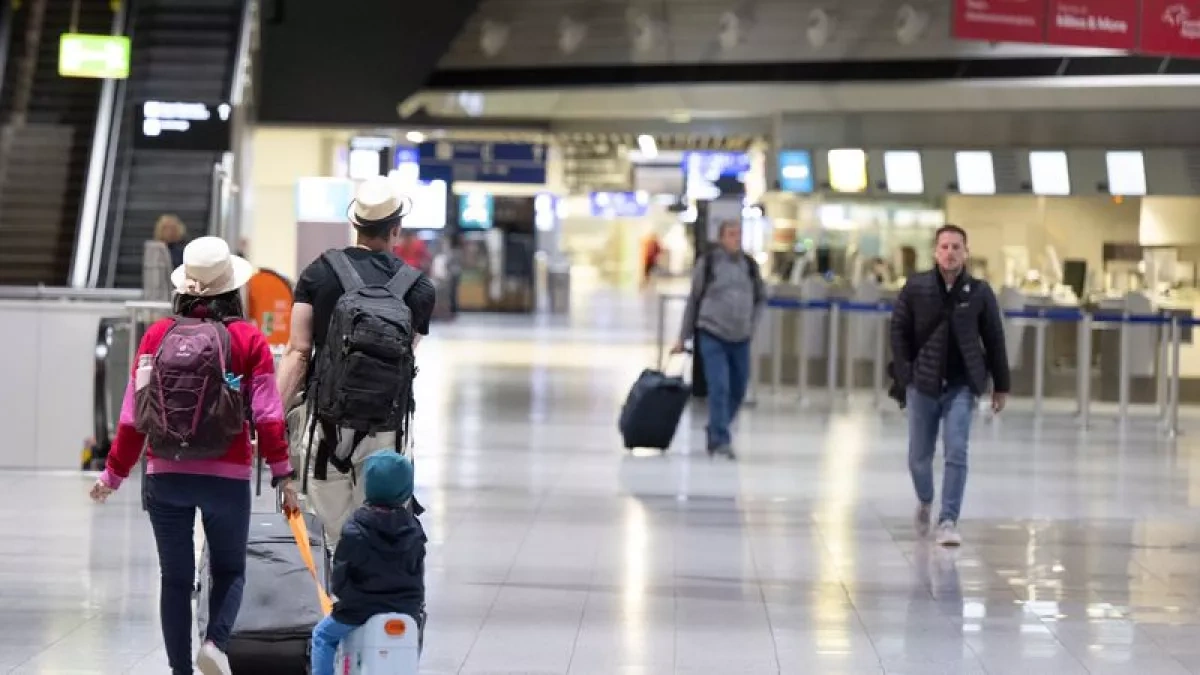 Frankfurt Airport reports death after six employees contract malaria