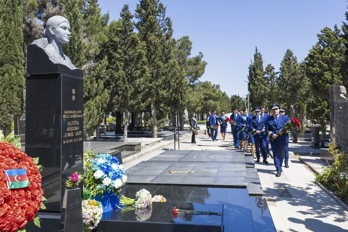 AZAL staff pay tribute to Azerbaijani National Hero Hokuma Aliyeva PHOTO