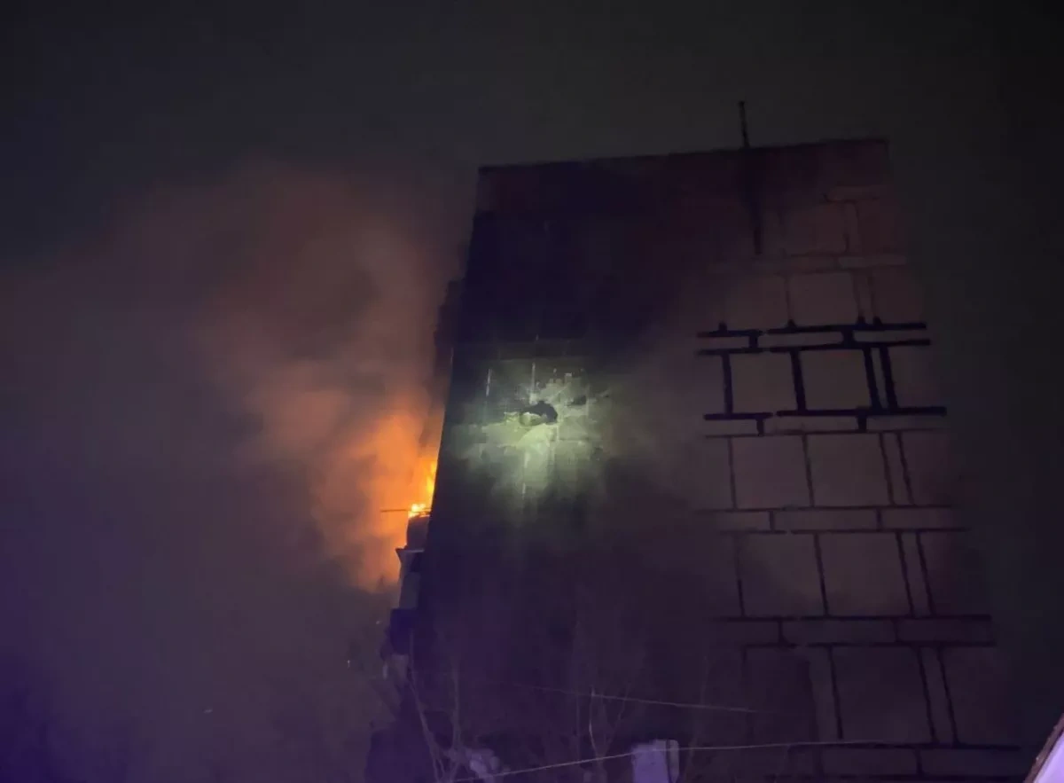 Russian drone hits residential building in Kryvyi Rih, prompting evacuations PHOTO