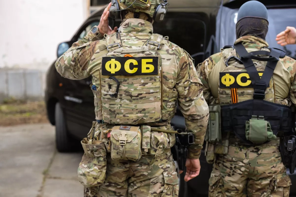 FSB arrests man in Crimea accused of passing military data to Ukraine