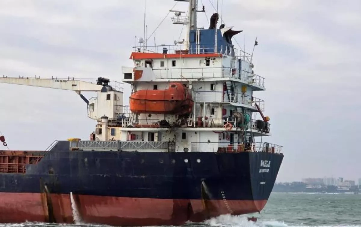 Russia strikes civilian ships near Ukrainian ports, killing Syrian crew member Photo