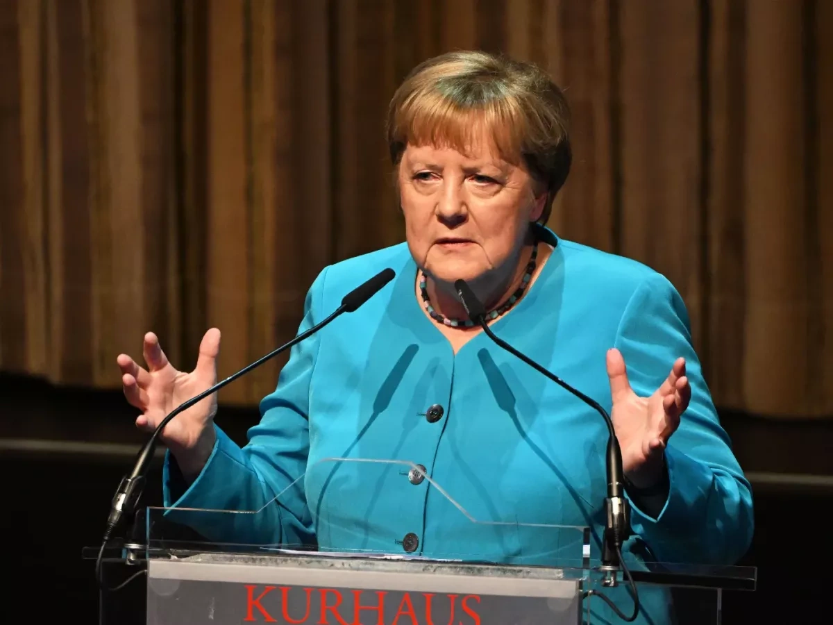 Merkel: Only serving EU leaders should negotiate with Putin