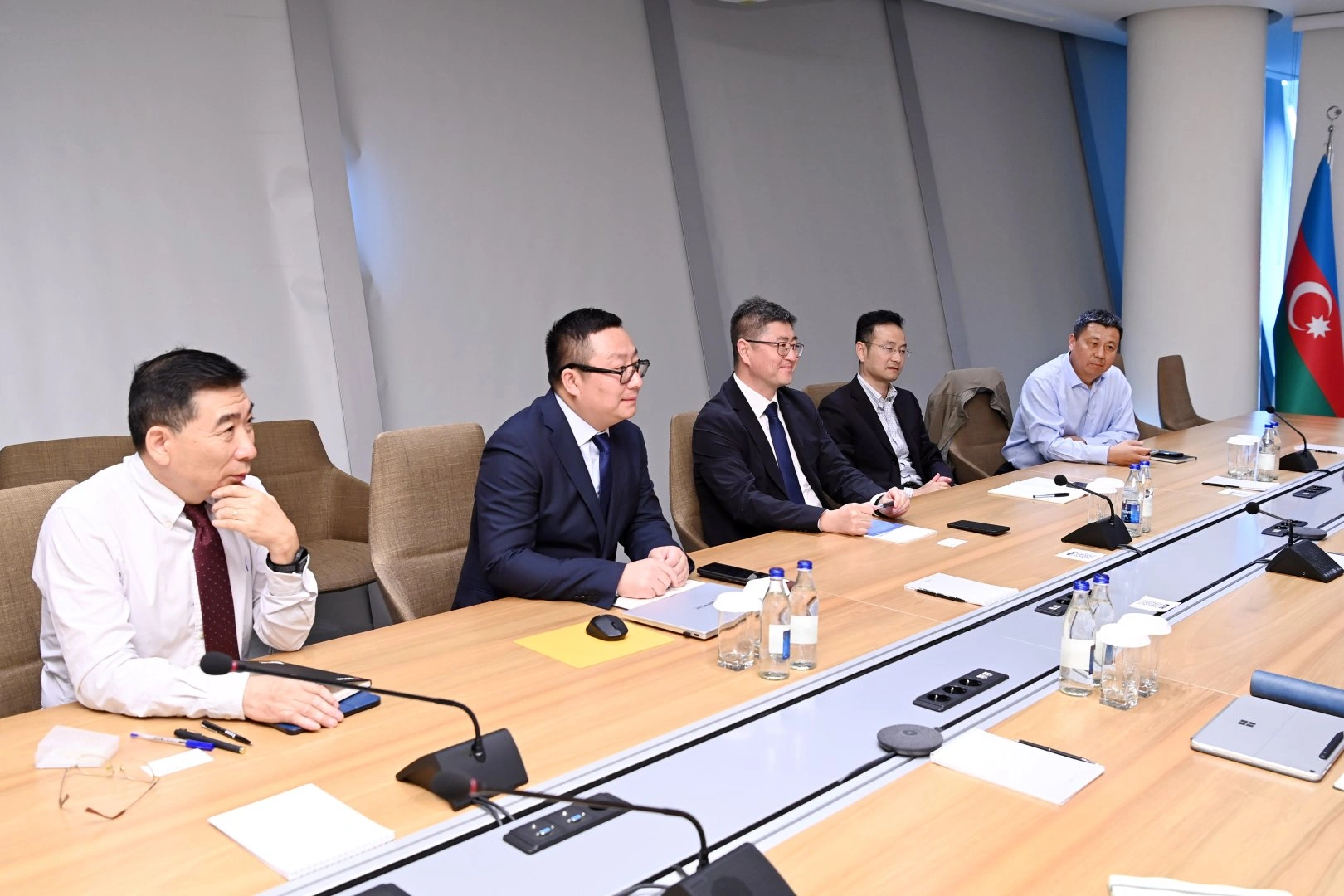 SOCAR and Chinese company discuss prospects of co-op on Absheron field (PHOTO)