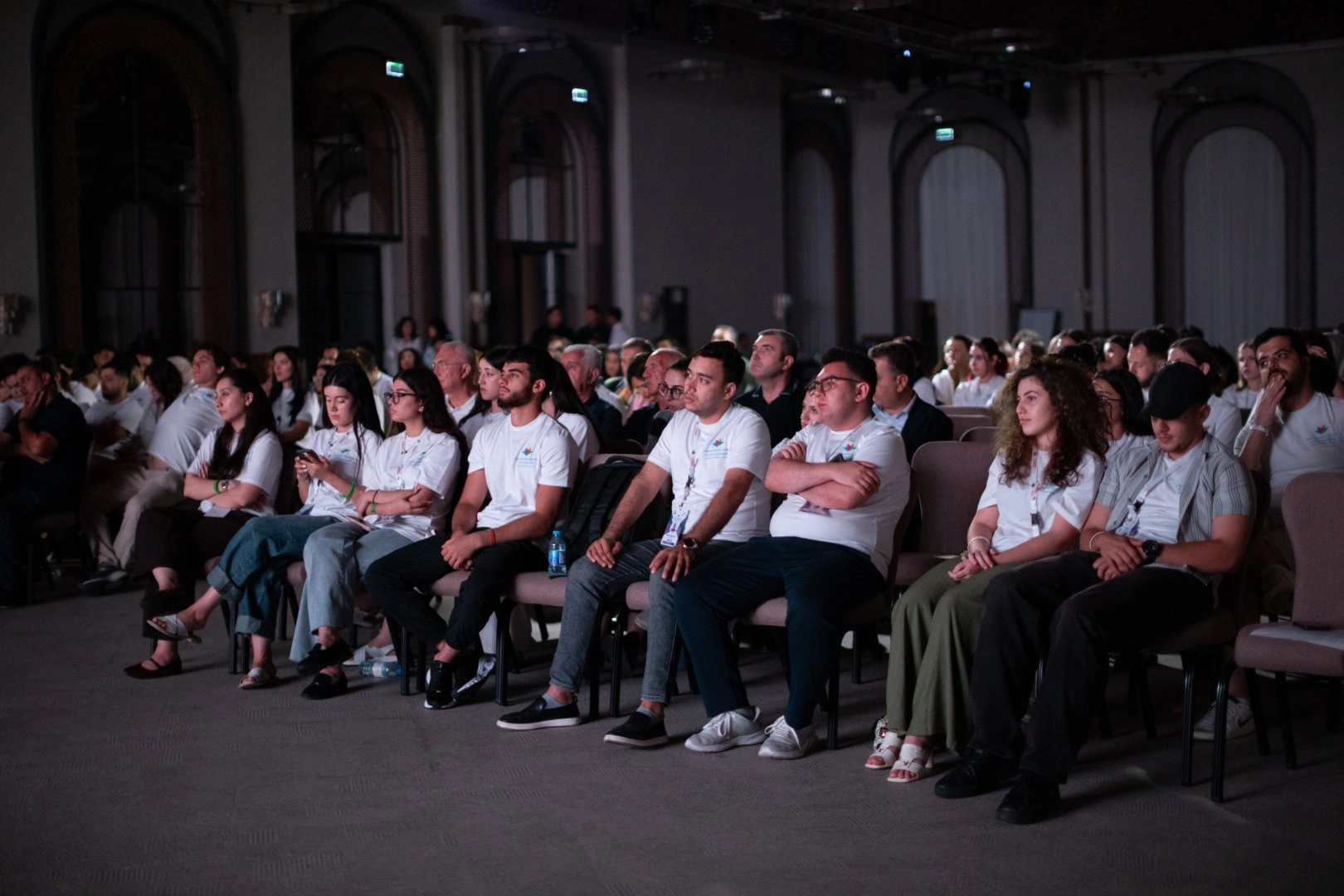 History etched in photographs: Reza Deghati meets with diaspora youth (PHOTO)