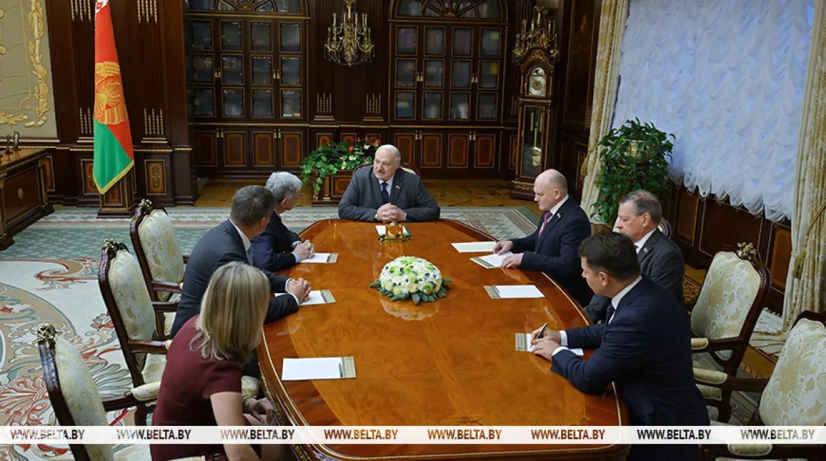 Lukashenko tells US envoy Belarus ready for new steps in relations Photo