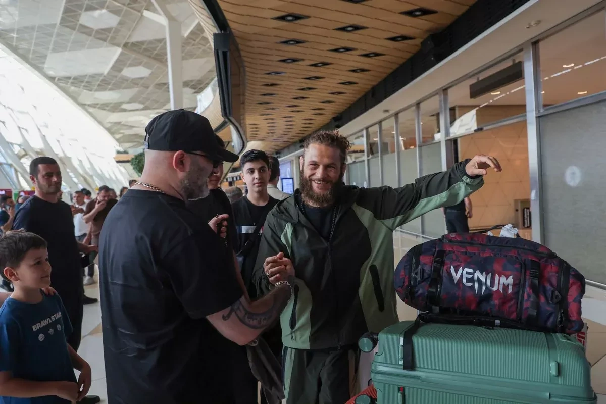 Azerbaijani fighter arrives in Baku ahead of UFC fight night main event PHOTO