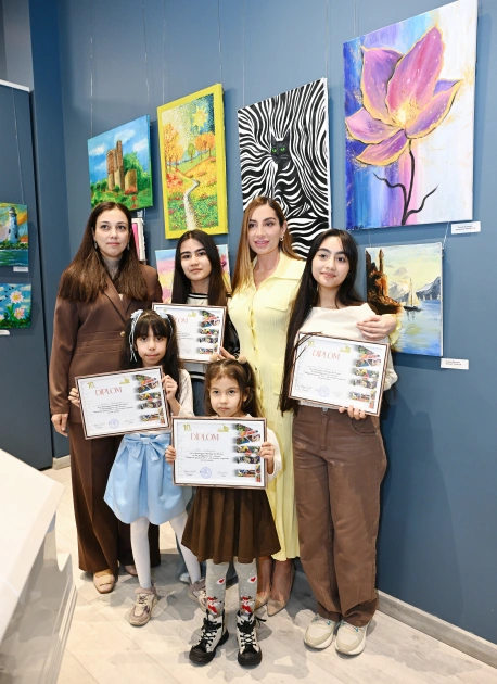 Head of Baku Media Center Arzu Aliyeva and Alena Aliyeva attend “10 Years Lived in Colors” exhibition (PHOTO)