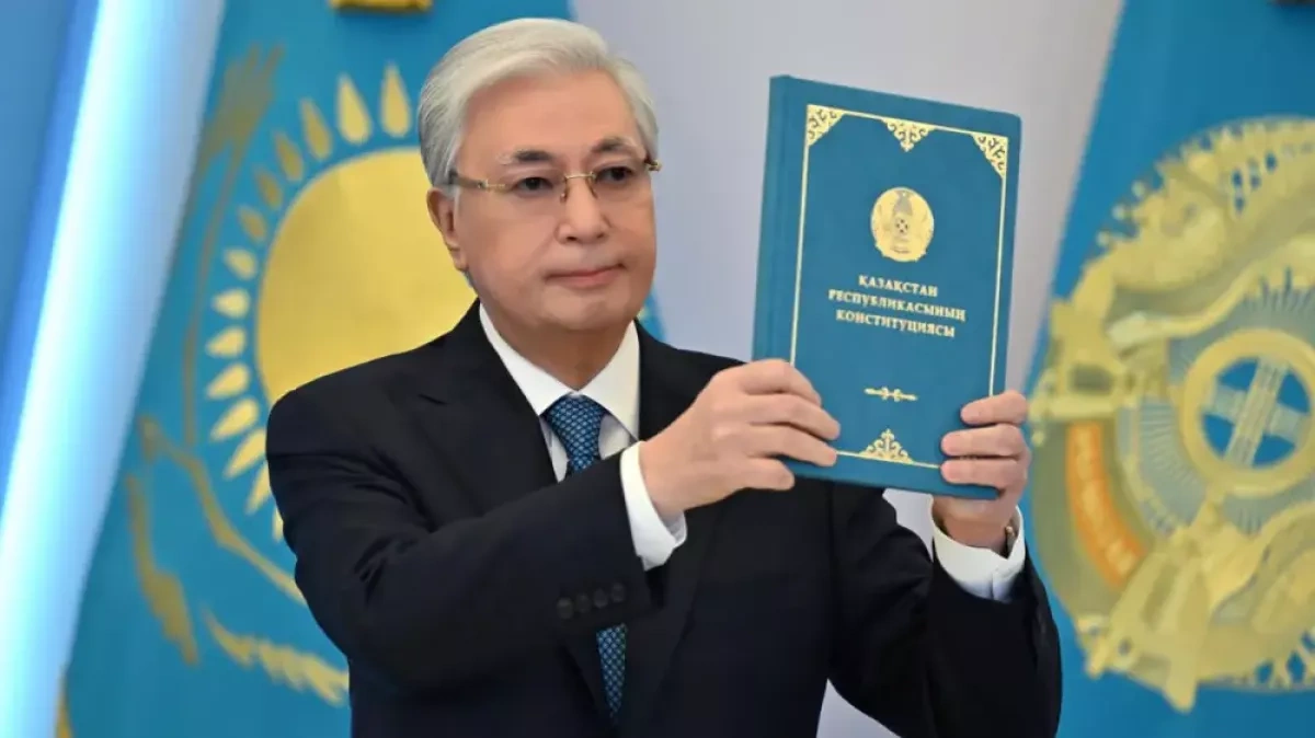 Kazakh president signs decree on implementing new Constitution