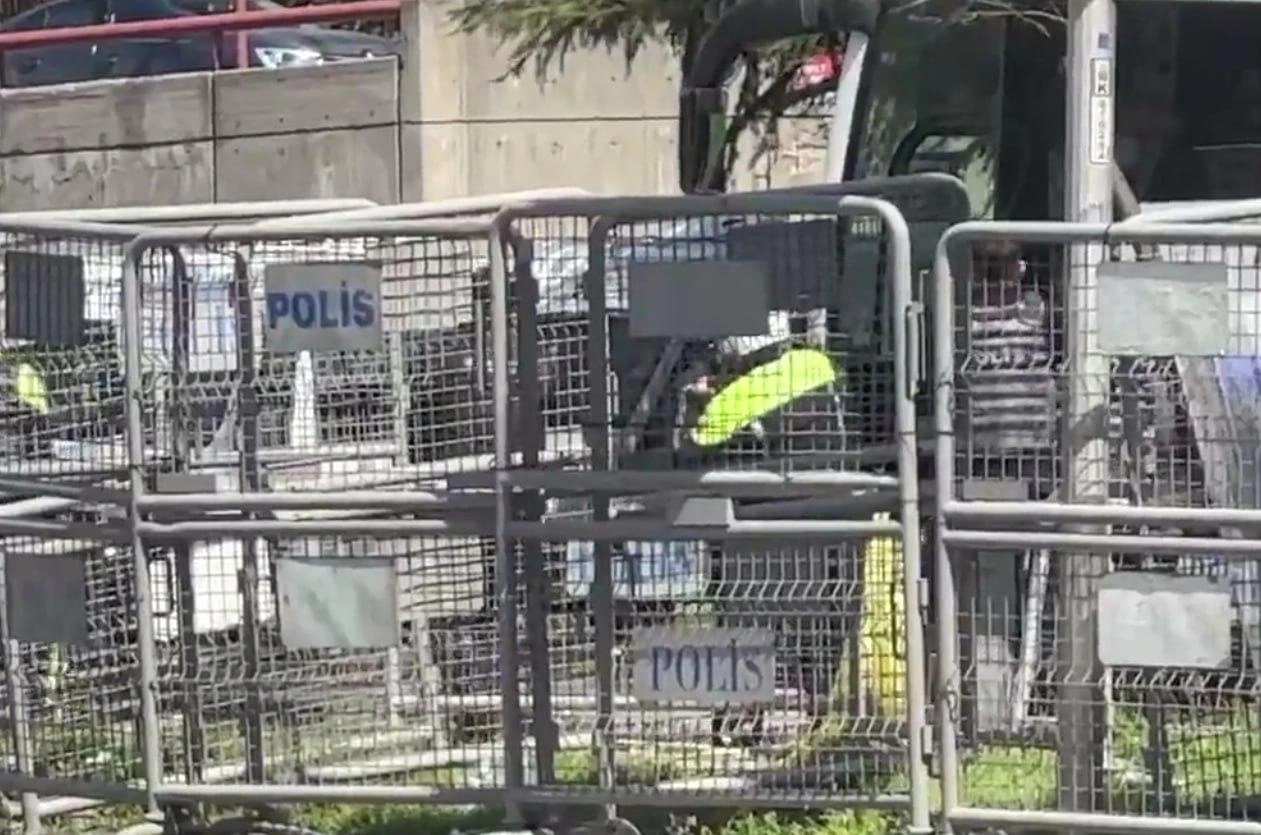 Armed incident near Israeli consulate in Türkiye's Istanbul leaves police officers injured (VIDEO)