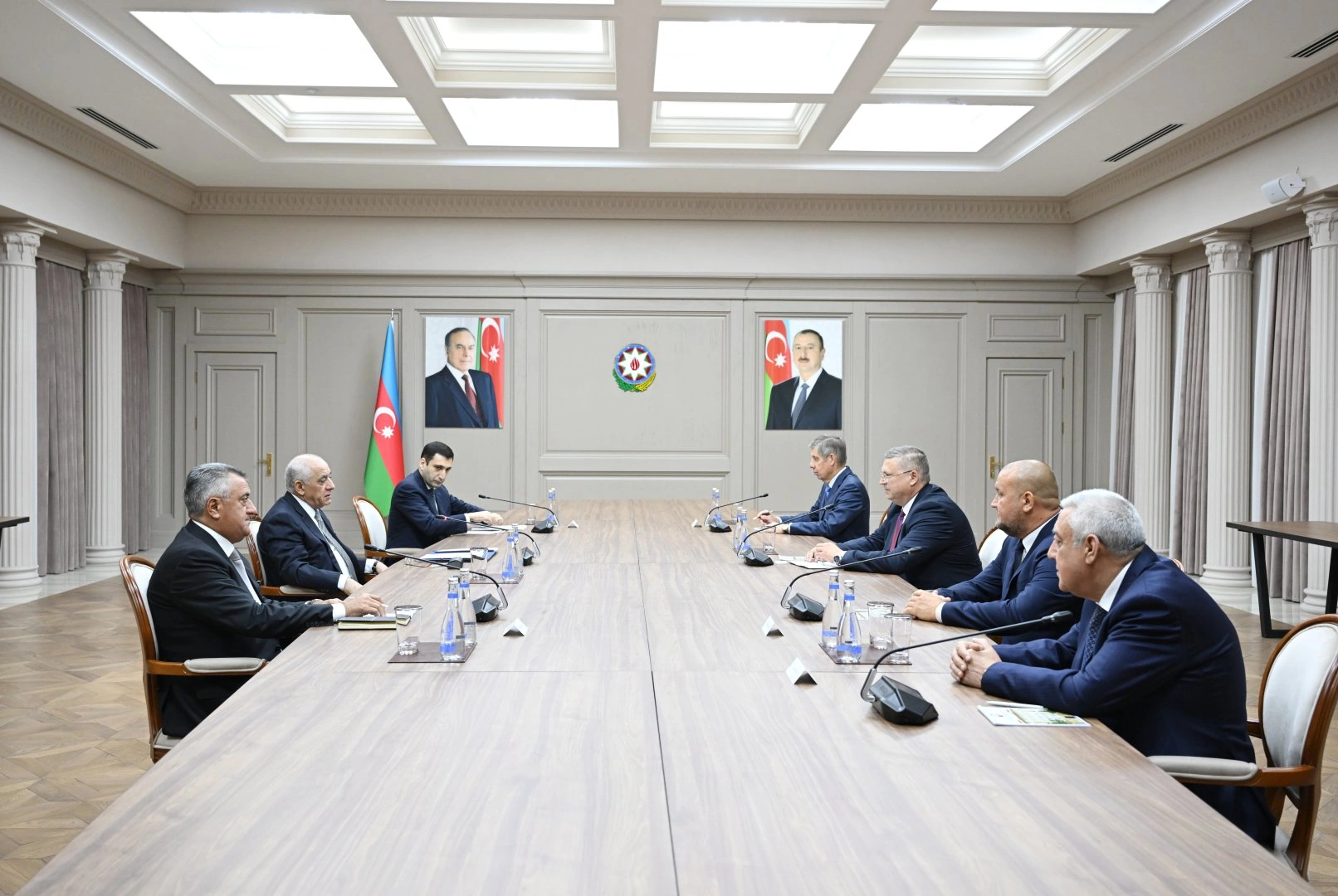 Azerbaijan, Russia's Astrakhan region officials discuss expanding cooperation (PHOTO)
