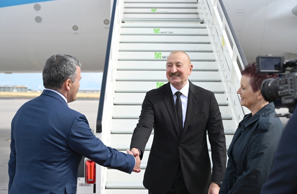 President Ilham Aliyev arrives in Germany on official visit (PHOTO)