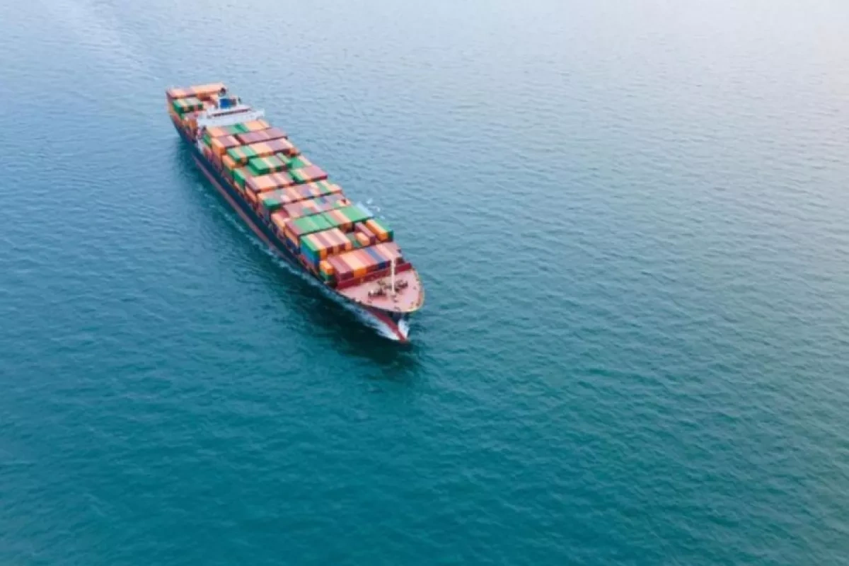 Container ship hit by “unknown projectile” off coast of Oman