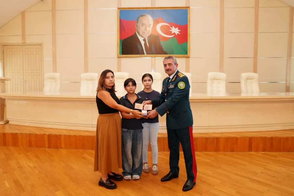 Families of fallen Azerbaijani border guards receive state orders PHOTO