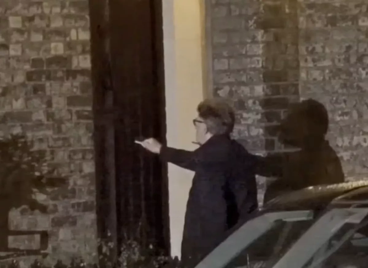 Ex-UK Envoy Mandelson released on bail in Epstein-linked probe photo