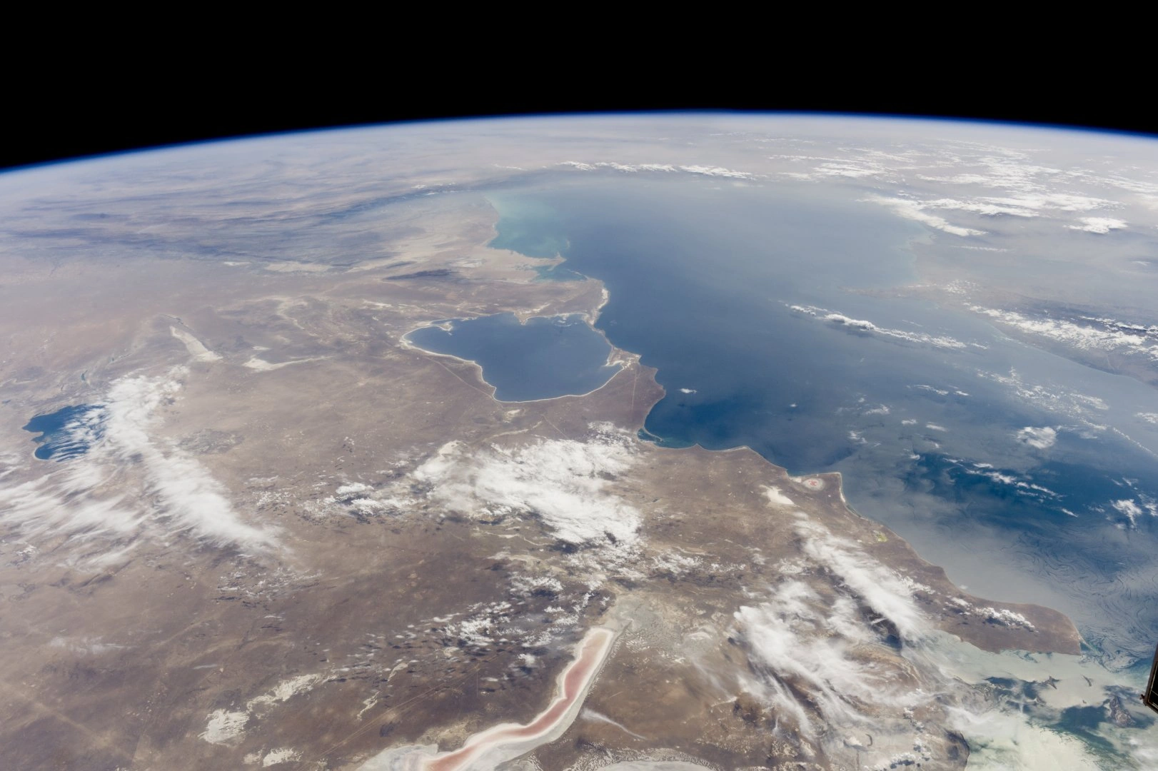 Azerbaijan to commence desalination plant project in 2026