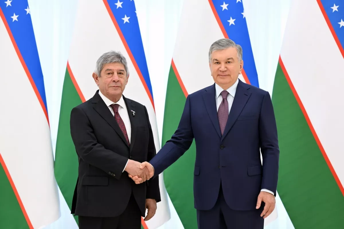 Uzbek president honours Azerbaijan’s ambassador at end of diplomatic mission PHOTO