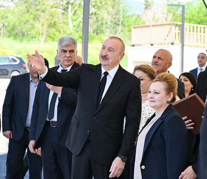 President Ilham Aliyev meets with families moving to first residential complex in Zangilan city (PHOTO)