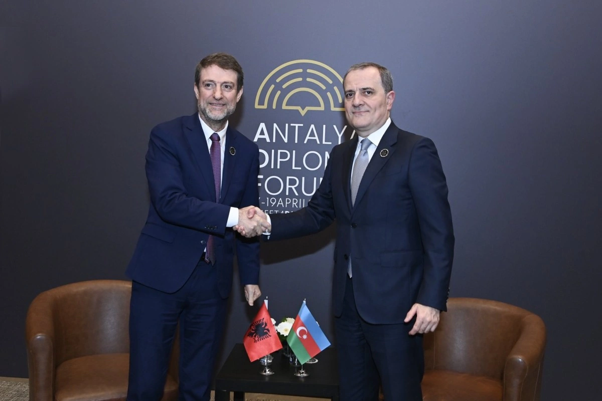 Azerbaijan, Albania FMs discuss energy ties and broader cooperation (PHOTO)