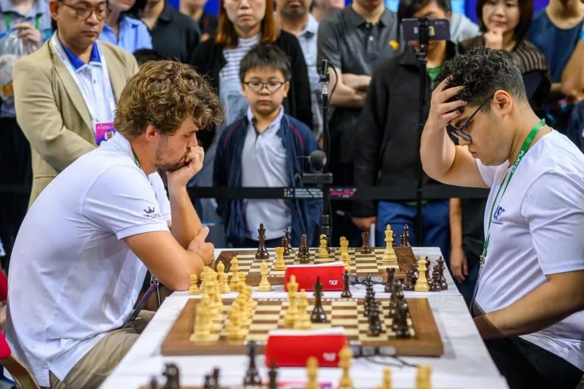 Azerbaijani player defeats chess legend Carlsen in major shock victory PHOTO