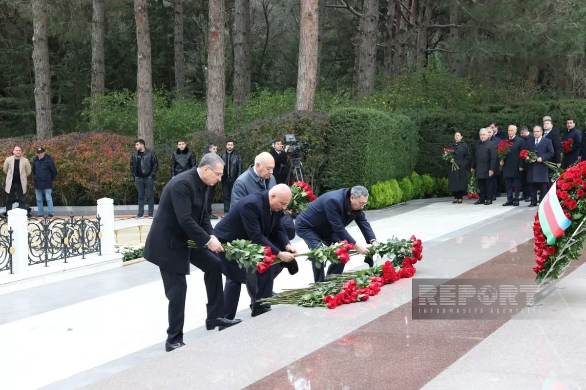 Azerbaijani officials pay tribute to Heydar Aliyev on 22nd anniversary of his death PHOTO