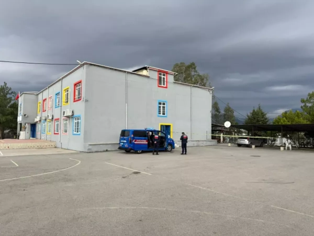 Child gunman fires at school principal in Mersin, Türkiye PHOTO