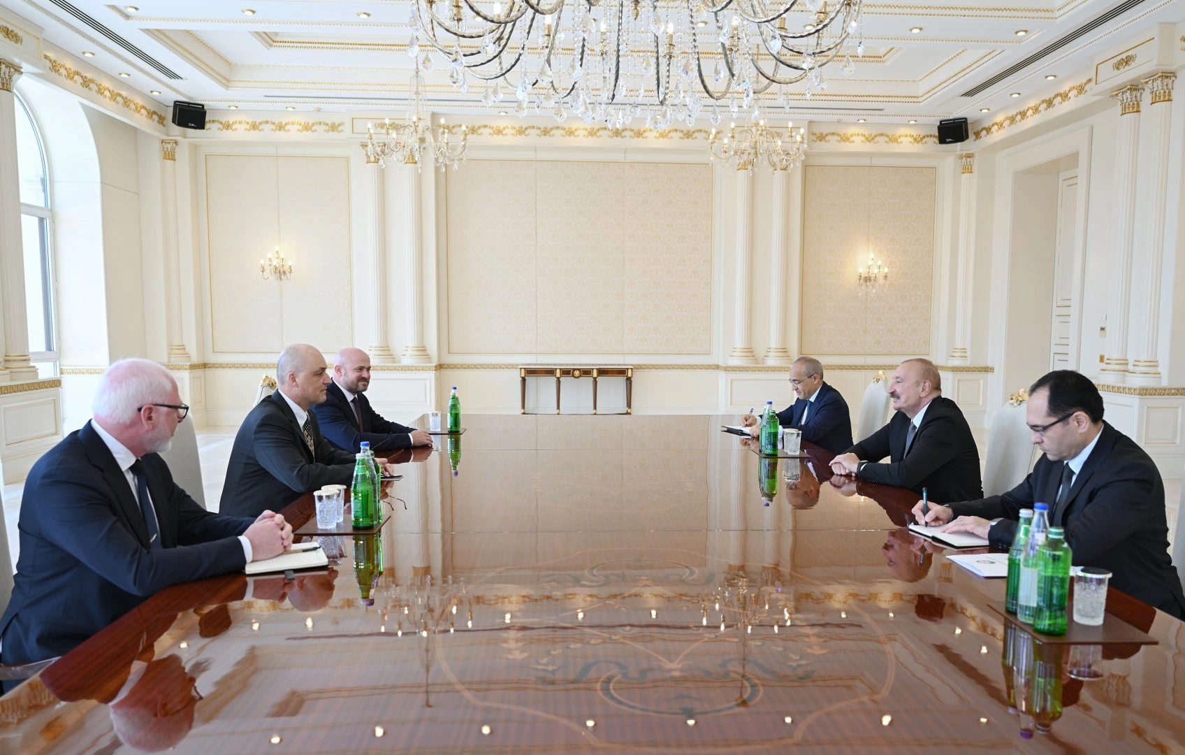President Ilham Aliyev receives delegation from John Deere (PHOTO)
