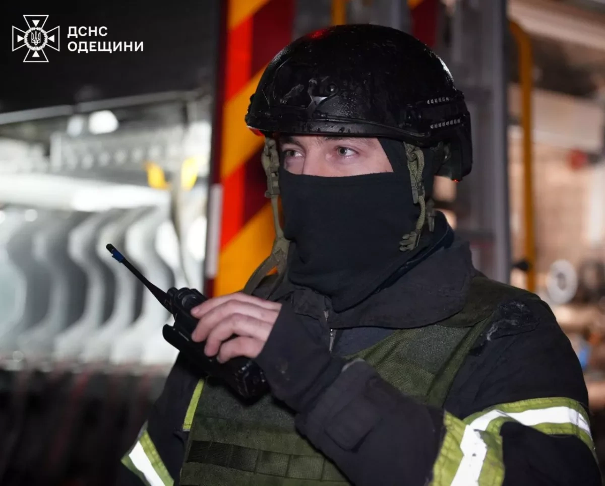 Russia strikes southern Ukraine, fires erupt in Odesa, Kherson PHOTO