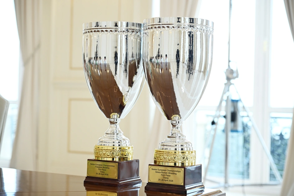 President Ilham Aliyev receives wrestlers who won European Championships in team standings (PHOTO)